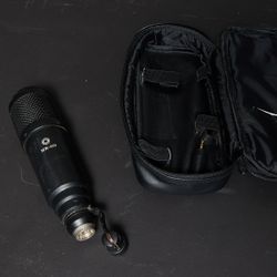 Oktava MK-319 Large-Diaphragm Condenser Microphone w/ Leather Bag
