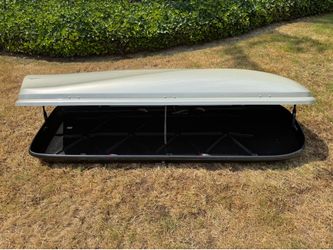 Thule Rooftop Ski/Cargo Box + Universal Crossbars - 7 ft