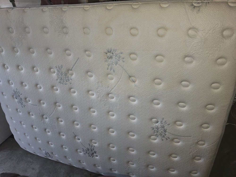 Queen Mattress By Stearns And Foster And Box Spring 