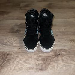 Vans Alice In Wonderland  Size 9