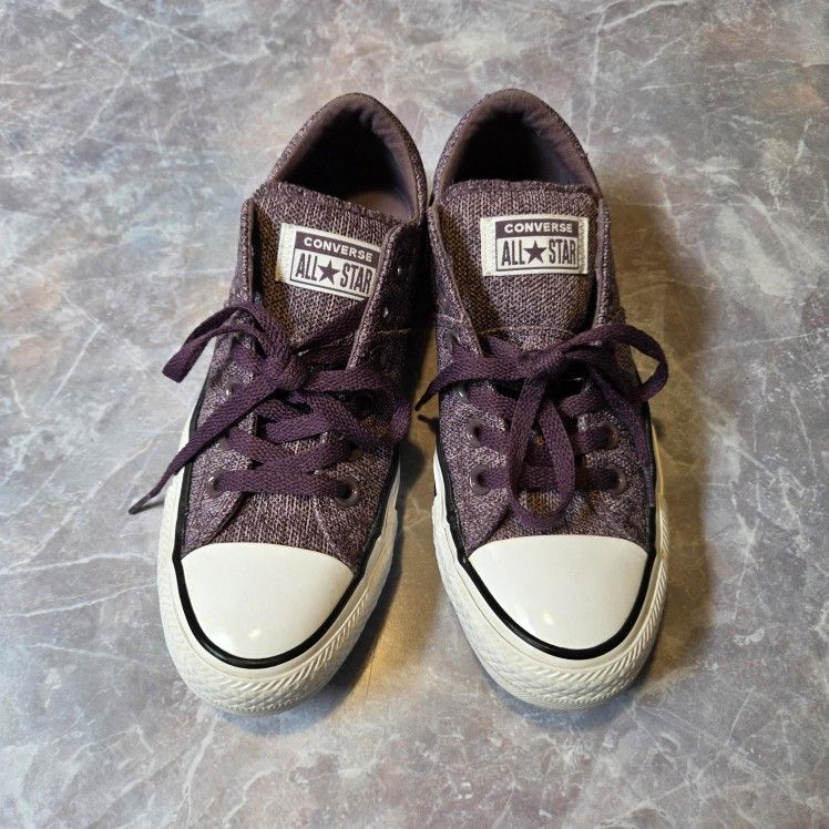 Womens Converse Sneakers (Size 7)