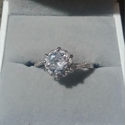  MOISSANITE RING