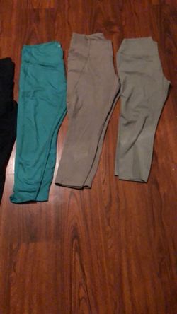 Women XL Workout Mid Calf Leggings Bundle 