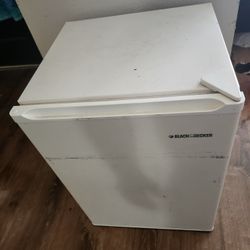 Black And Decker Mini Fridge 