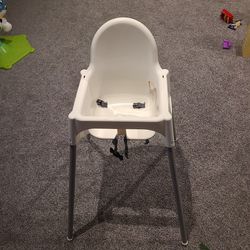 Free Highchair.  No Tray