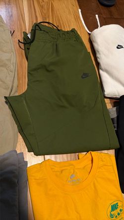 Ropa para hombre marca Nike semi usada y usada perfectas condiciones size XLY 2X $30 toda