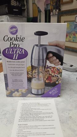 Cookie Pro Ultra II with Bonus by Wilton - Brand New. 20 disk-Manual