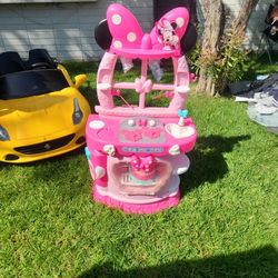 Minnie Kitchen 