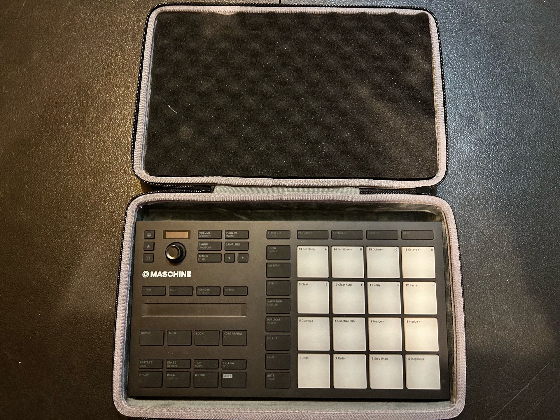 Maschine Mikro MK3 Drumming Pad