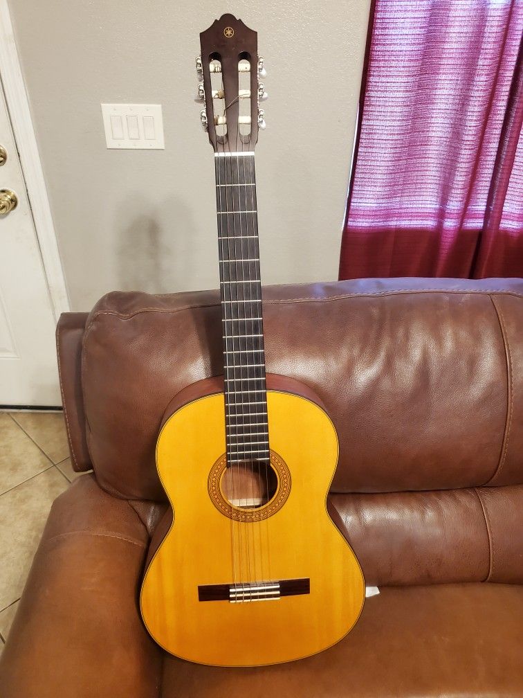 Yamaha CG122 Classical
