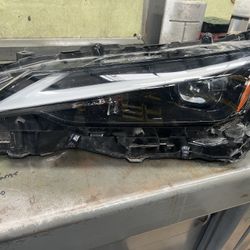 Lexus Is300 Driver Side Headlight