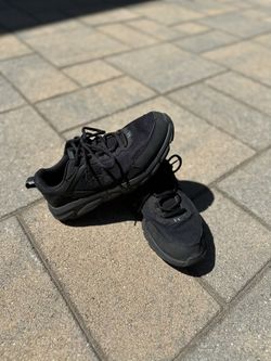 Size 10 Black Under Armor Shoes