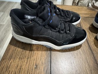 Black Jordan 11