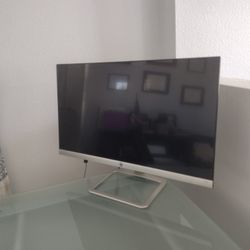 Desk - Monitor - Chair 