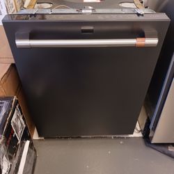 Café™ Smart Stainless Steel Interior Dishwasher with Sanitize and Ultra Wash & Dual Convection Ultra Dry
