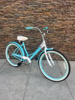 Schwinn “ Legacy “ 26 inch Beach Cruiser w/ Bell