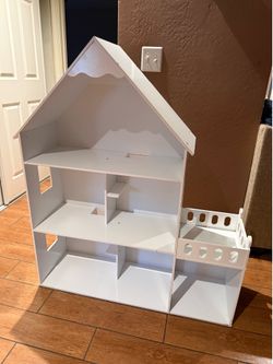 WOODEN DOLL HOUSE