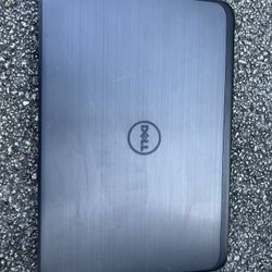 Dell Labtop Windows 10  Pro  500 Hard Drive Storage  4 Gig Rams With Camera  Everything Works Fine