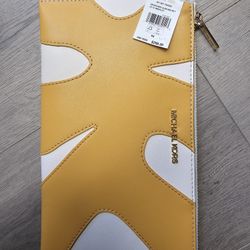 Michael Kors Wristlet New