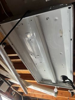 Fluorescent commercial light fixtures