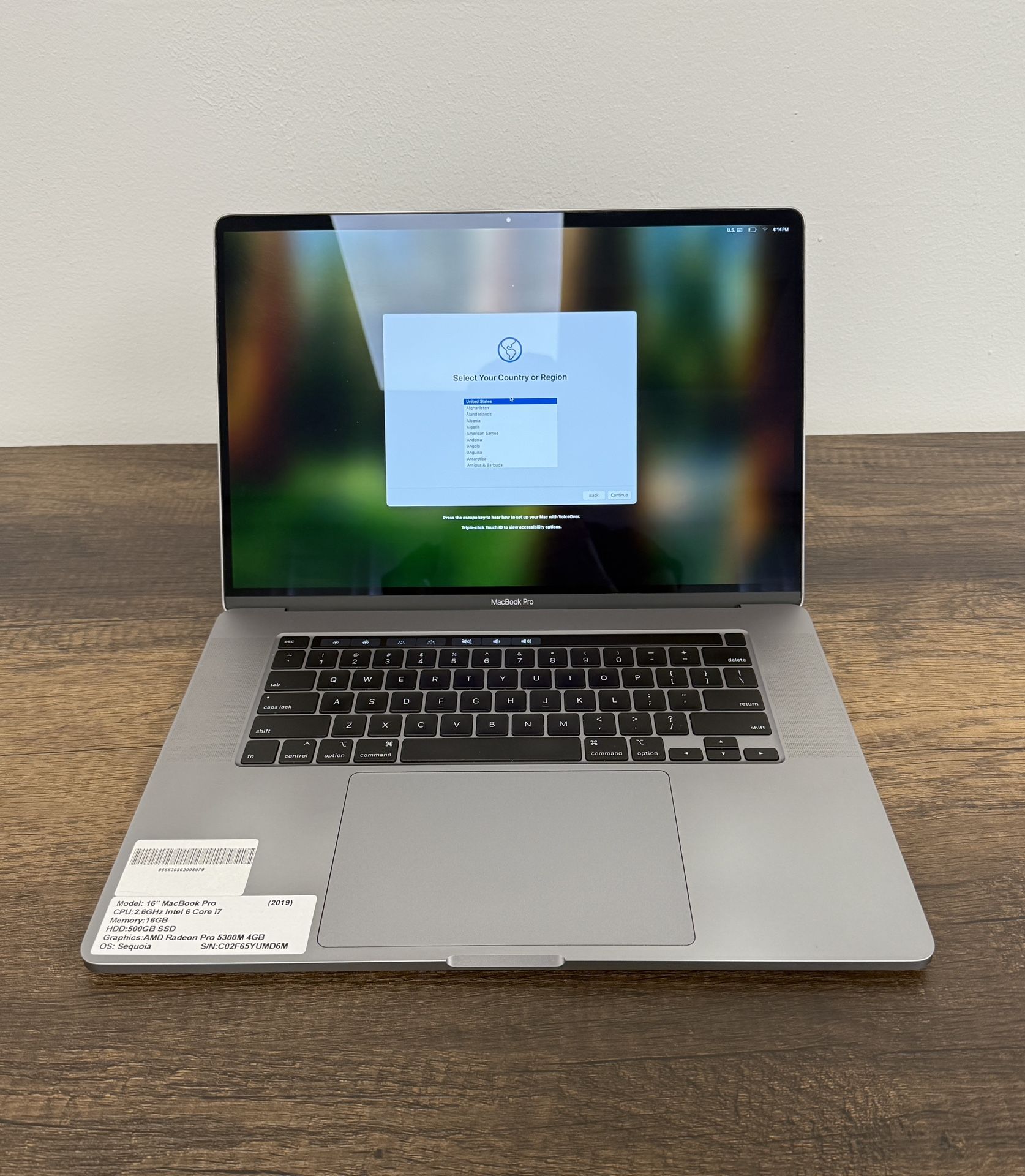 16" MacBook Pro Touchbar 500GB SSD*16GB RAM*2.6Ghz Intel 6 Core i7
