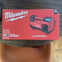Milwaukee M18 18-Volt Lithium-Ion Cordless Electric Portable Inflator (Tool-Only)