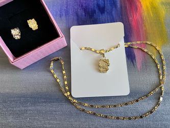 Hello Kitty full body Earring & Necklace set
