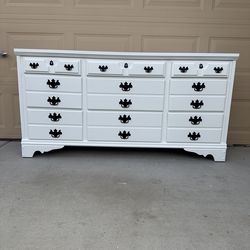 White 9-Drawers
