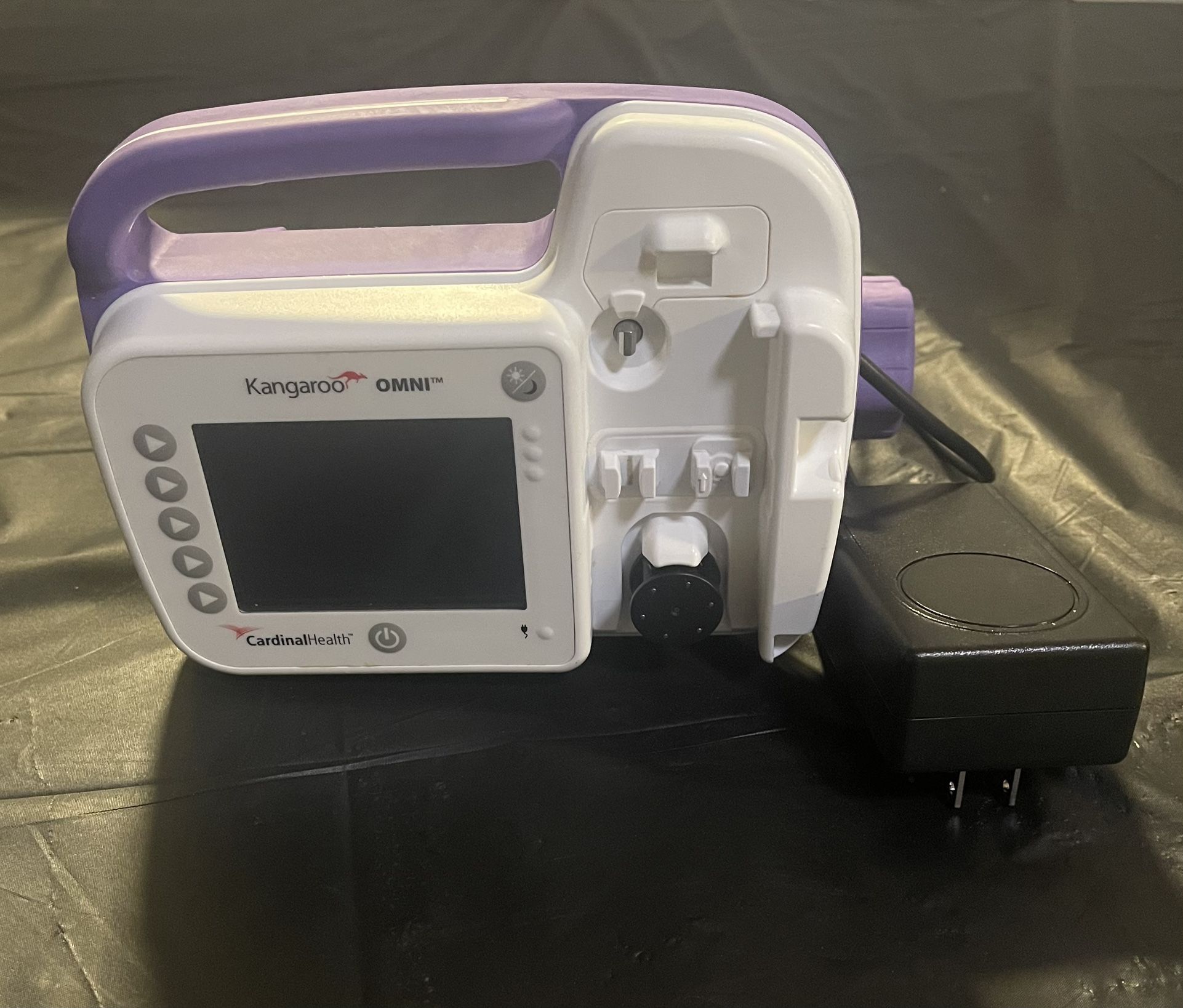 Covidien Kangaroo Joey Pump w/ Pole Clamp & Power Adapter W/ FREE Feeding Sets 