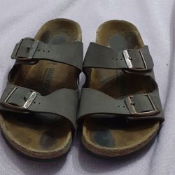 Brown birkenstock slipper size 32