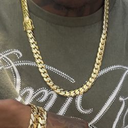 💥Blowout sale💥Two 12mm heavy polished Miami Cuban links With Box Locks bracelets and necklace