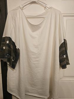 Size 3x White Shirt With Camo And Stars Sleeves, Loose Neck Womens Clothing/top 