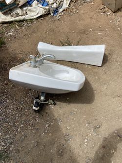 FREE pedestal sink