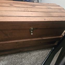 Antique Hope Chest (READ)