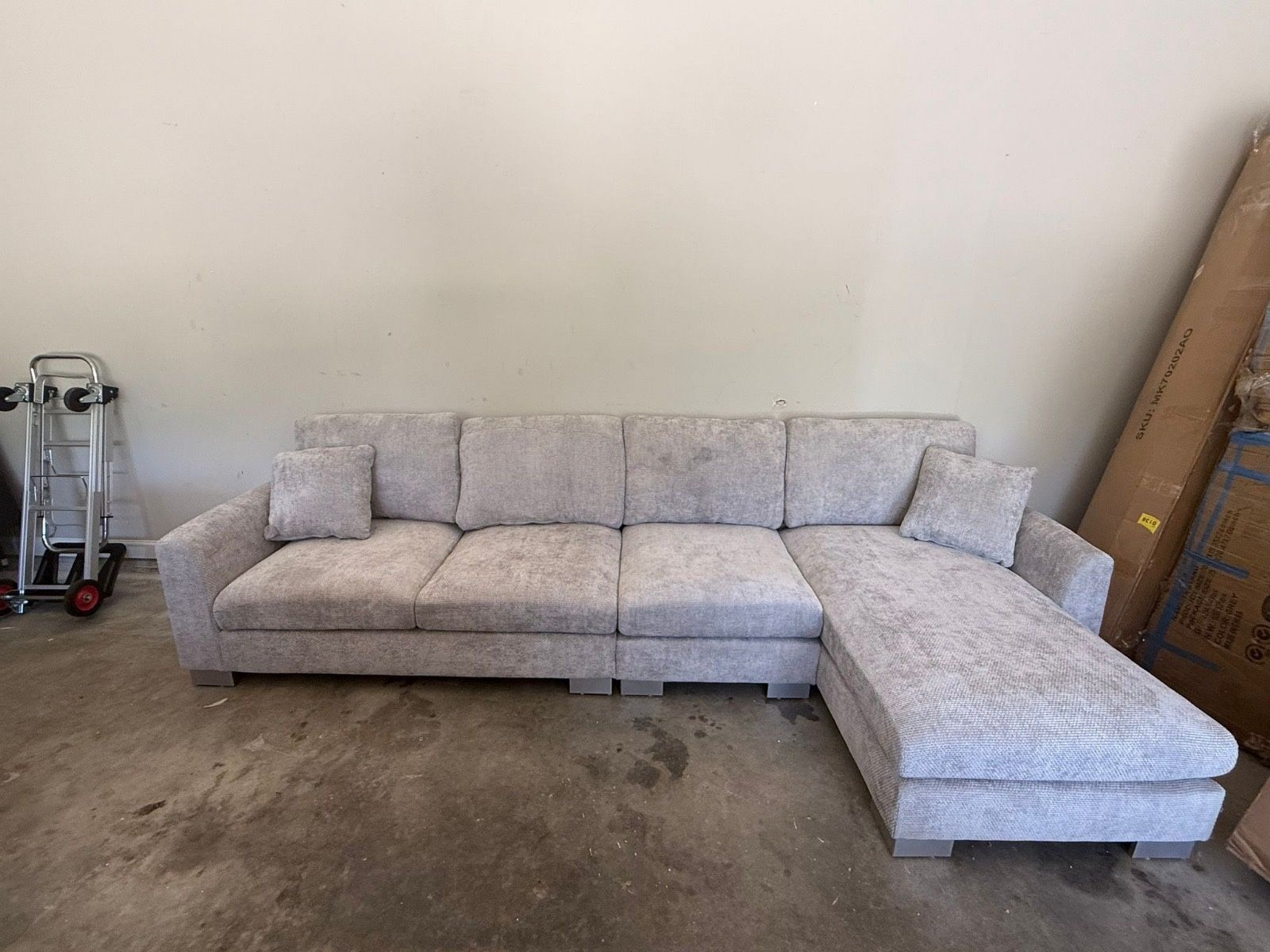 🎊BRAND NEW 🎊 Modern Oversized Sectional Sofa,L-Shaped Luxury Couch Set with 2 Free Pillows,5-seat Chenille Indoor Furniture with Chaise for Living R