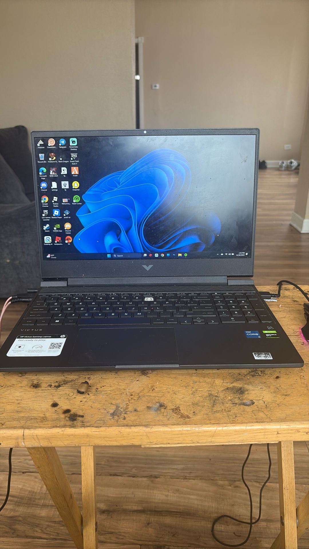 HP - Victus 15.6" 144Hz Full HD Gaming Laptop - Intel Core i5 - 8GB Memory - NVIDIA GeForce RTX 1650 - 512GB SSD - Mica Silver 