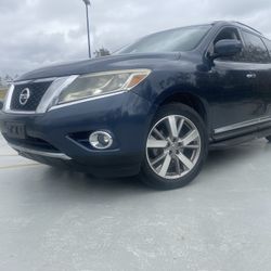 2013 Nissan Pathfinder platinum 