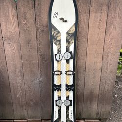 WNDR BelleTour Splitboard 164 Snowboard 