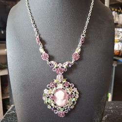 Cameo Centered Floral Pendant Necklace Set 