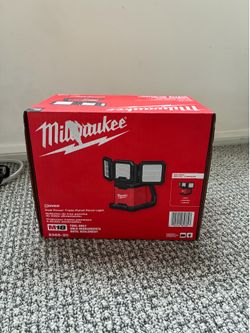 Milwaukee M18 18-Volt Lithium-Ion Cordless 4500 Lumens ROVER Dual Power Triple-Panel Flood & Area Light (Tool-Only)