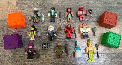 Roblox Action Figures Lot With Accessories (No Codes)