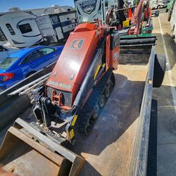 Ditch Witch SK900 Mini Skid Steer