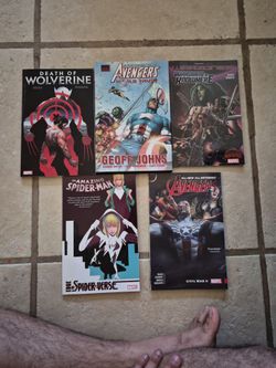 5 assorted marvel comic trades