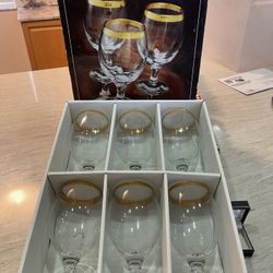 Набор для развлечений "Classique". Включает 6 бокалов. Бокалы имеют золотую окантовку.