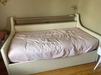 Twin bed  in good condition