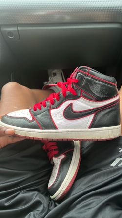 Jordan 1 (bloodline) size 9.5