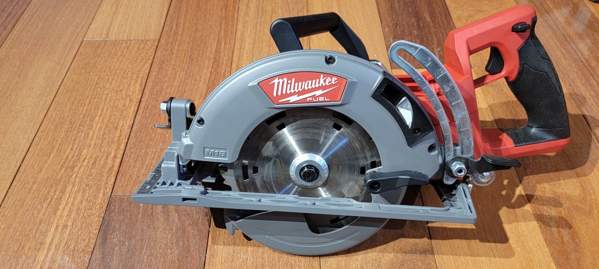 Milwaukee 18v 7 1/4" Rear Handle Circular Saw