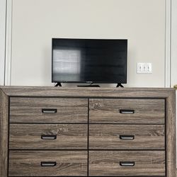 1 Drawer, 2 Night Stands, 2 Lamps, 1 TV (All)