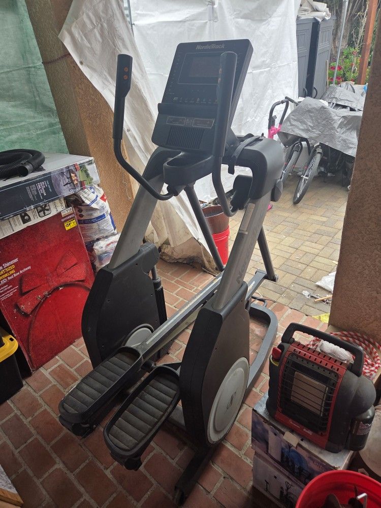 NordicTrack FS7I FreeStride Elliptical Trainer