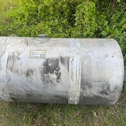 Volvo VNL Left/Driver Fuel Tank, 100 Gallon